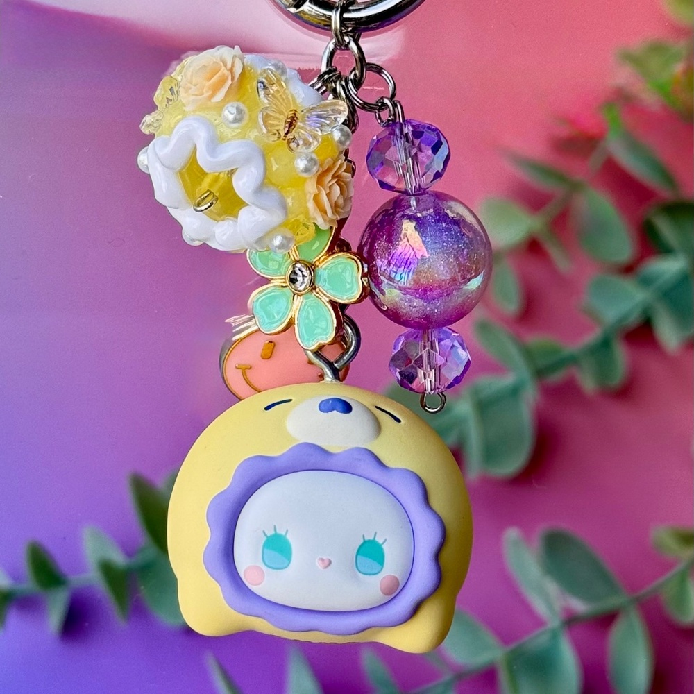 Emma Bean Round Seal Bag Charm / Keychain